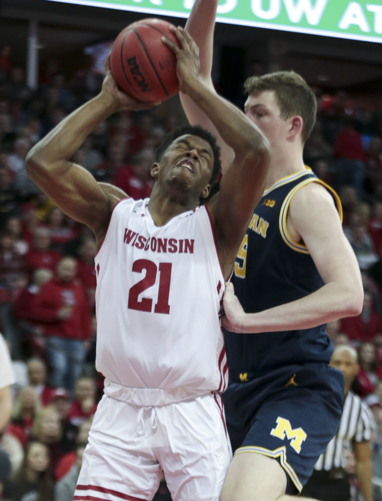 Badgers 64, No. 2 Wolverines 54